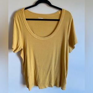 Women’s Old Navy Yellow Scoop Neck T-Shirt